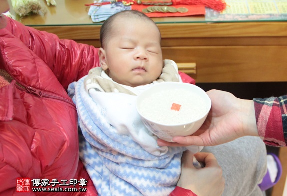 剃胎毛、滿月剃頭、嬰兒剃頭、嬰兒理髮、嬰兒剃髮、嬰兒剃胎毛、嬰兒滿月剃頭、寶寶剃頭、剃胎毛儀式、剃胎毛吉祥話、滿月剃頭儀式、滿月剃頭吉祥話、寶寶剃胎毛、寶寶滿月剃頭理髮、 台北萬華區剃胎毛、台北萬華區滿月剃頭、 台北萬華區嬰兒剃頭剃胎毛、台北萬華區嬰兒理髮、台北萬華區嬰兒剃髮、林寶寶(台北萬華區到府嬰兒寶寶滿月剃頭理髮、免費到府嬰兒剃胎毛儀式吉祥話)。到府剃頭剃胎毛主持、專業拍照、DVD光碟、證書。★購買「臍帶章、肚臍章、胎毛筆刷印章」贈送：剃頭、收涎、抓周，三選一。2016.01.30 照片6